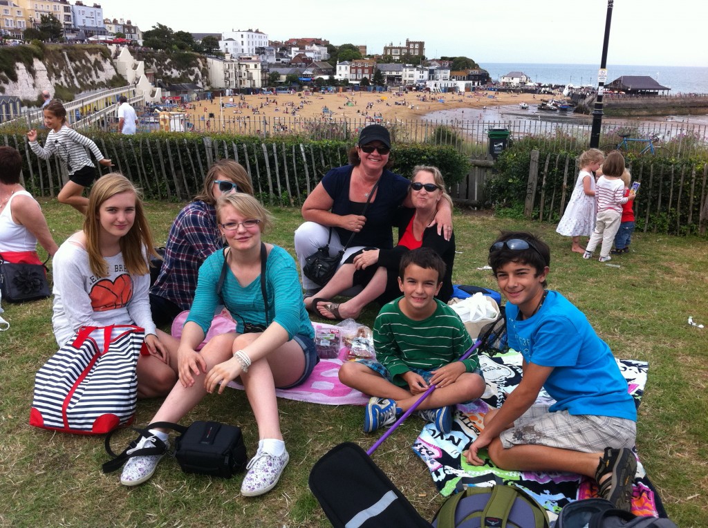 A week with friends. Gigi was happy, she had a lot of girls to hang out with. Laura was our hostess, her daughters are Anna, 16, and Emma, 13. Emma had her friend Natasha along, too.